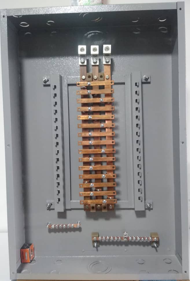 TABLERO TRIFASICO 36 CIRCUITOS EMPOTRABLE 120/208V 5 HILOS (3L+N+T) S/P NLAB536LE