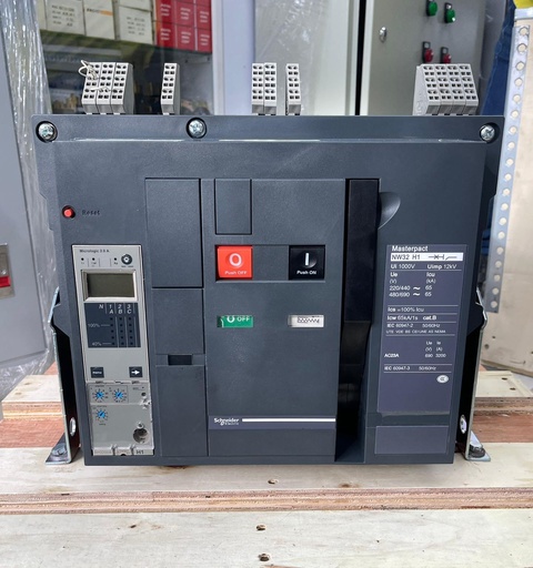 INTERRUPTOR MASTERPACT NW32H1 3X3200AMP TRIP AJUSTABLE, MONTAJE FIJO MICROLOGIC 2.0 100KA-240V 65KA-440V